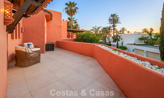Exclusivo ático dúplex en venta en un complejo residencial junto a la playa en Los Monteros, Marbella Este 803246 