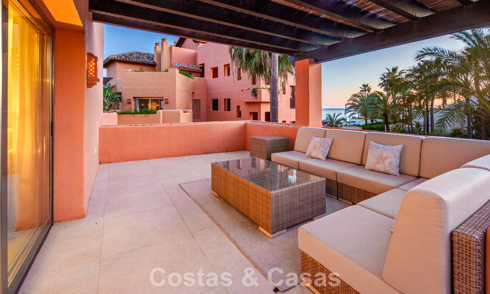 Exclusivo ático dúplex en venta en un complejo residencial junto a la playa en Los Monteros, Marbella Este 803247
