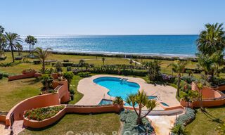 Exclusivo ático dúplex en venta en un complejo residencial junto a la playa en Los Monteros, Marbella Este 803251 