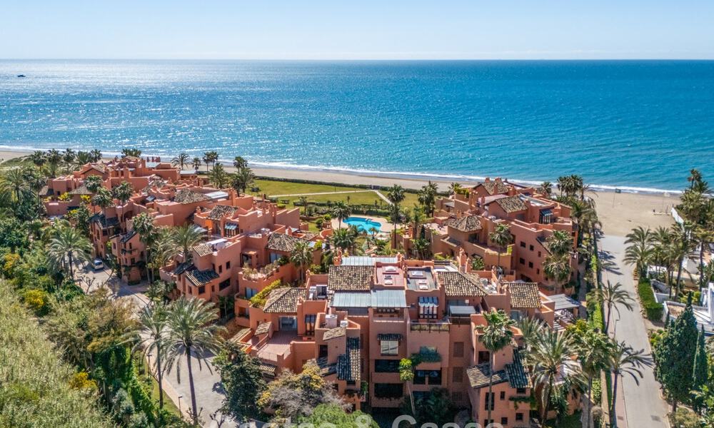 Exclusivo ático dúplex en venta en un complejo residencial junto a la playa en Los Monteros, Marbella Este 803255