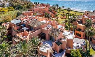 Exclusivo ático dúplex en venta en un complejo residencial junto a la playa en Los Monteros, Marbella Este 803256 