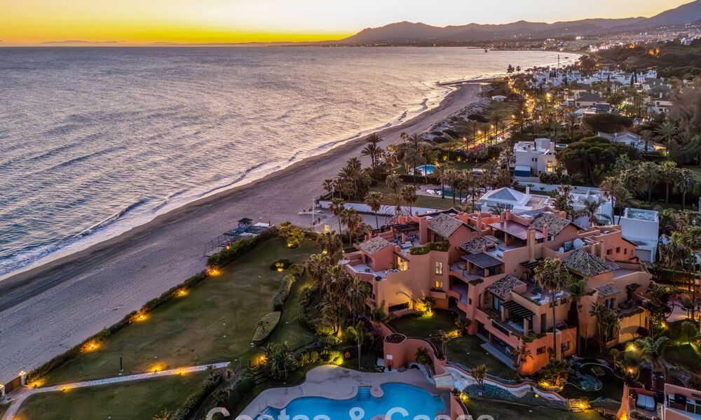 Exclusivo ático dúplex en venta en un complejo residencial junto a la playa en Los Monteros, Marbella Este 803259