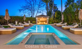 Villa mediterránea de lujo en venta, en primera línea de golf, en una prestigiosa urbanización de Nueva Andalucía, Marbella 803261 