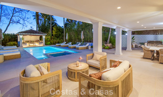 Villa mediterránea de lujo en venta, en primera línea de golf, en una prestigiosa urbanización de Nueva Andalucía, Marbella 803262 