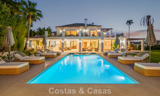 Villa mediterránea de lujo en venta, en primera línea de golf, en una prestigiosa urbanización de Nueva Andalucía, Marbella 803264 