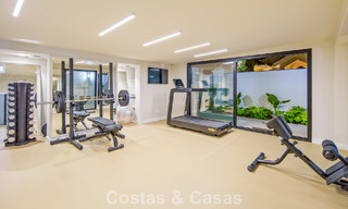 Villa mediterránea de lujo en venta, en primera línea de golf, en una prestigiosa urbanización de Nueva Andalucía, Marbella 803266 