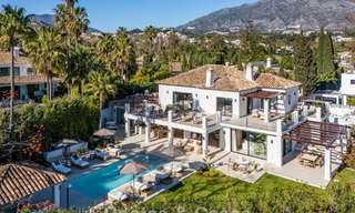 Villa mediterránea de lujo en venta, en primera línea de golf, en una prestigiosa urbanización de Nueva Andalucía, Marbella 803268 