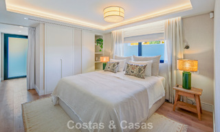 Villa mediterránea de lujo en venta, en primera línea de golf, en una prestigiosa urbanización de Nueva Andalucía, Marbella 803274 
