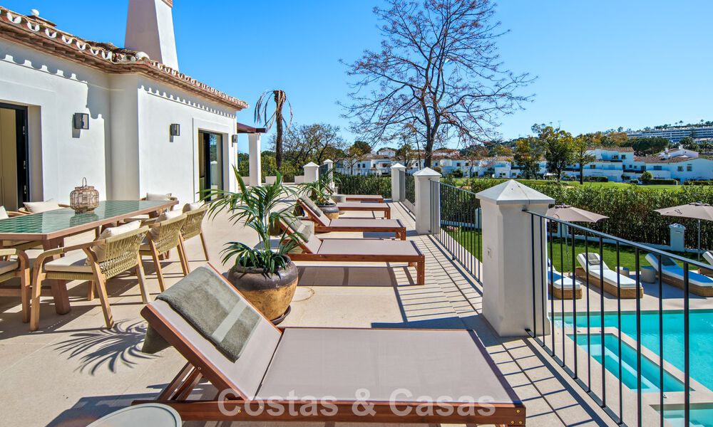 Villa mediterránea de lujo en venta, en primera línea de golf, en una prestigiosa urbanización de Nueva Andalucía, Marbella 803282