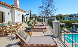 Villa mediterránea de lujo en venta, en primera línea de golf, en una prestigiosa urbanización de Nueva Andalucía, Marbella 803282 