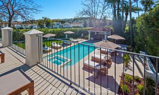 Villa mediterránea de lujo en venta, en primera línea de golf, en una prestigiosa urbanización de Nueva Andalucía, Marbella 803283 
