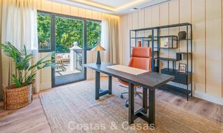 Villa mediterránea de lujo en venta, en primera línea de golf, en una prestigiosa urbanización de Nueva Andalucía, Marbella 803288 
