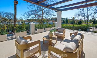Villa mediterránea de lujo en venta, en primera línea de golf, en una prestigiosa urbanización de Nueva Andalucía, Marbella 803292 