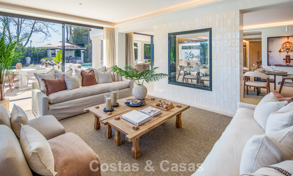 Villa mediterránea de lujo en venta, en primera línea de golf, en una prestigiosa urbanización de Nueva Andalucía, Marbella 803299