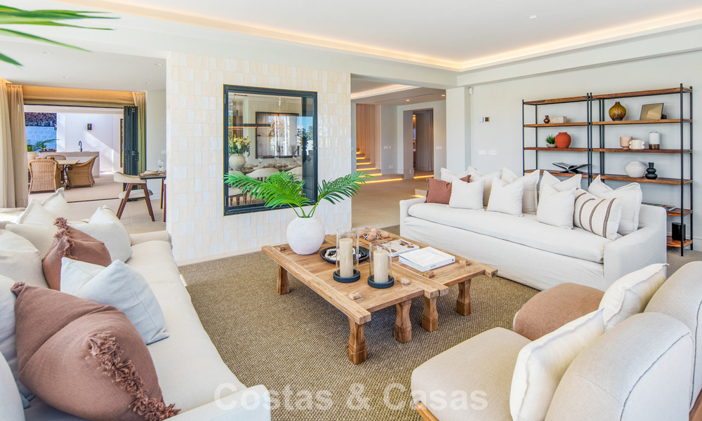 Villa mediterránea de lujo en venta, en primera línea de golf, en una prestigiosa urbanización de Nueva Andalucía, Marbella 803300