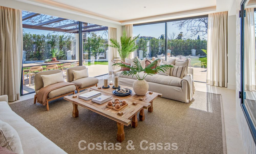 Villa mediterránea de lujo en venta, en primera línea de golf, en una prestigiosa urbanización de Nueva Andalucía, Marbella 803301