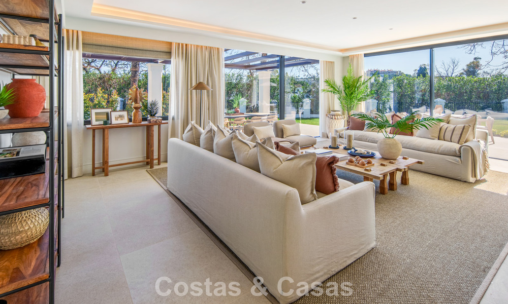 Villa mediterránea de lujo en venta, en primera línea de golf, en una prestigiosa urbanización de Nueva Andalucía, Marbella 803302