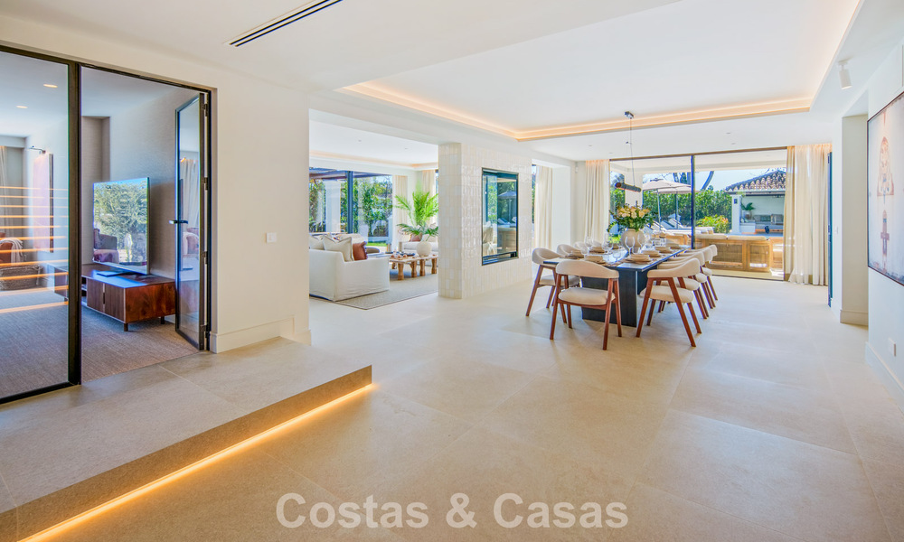 Villa mediterránea de lujo en venta, en primera línea de golf, en una prestigiosa urbanización de Nueva Andalucía, Marbella 803304
