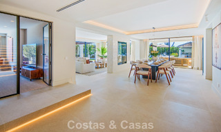 Villa mediterránea de lujo en venta, en primera línea de golf, en una prestigiosa urbanización de Nueva Andalucía, Marbella 803304 