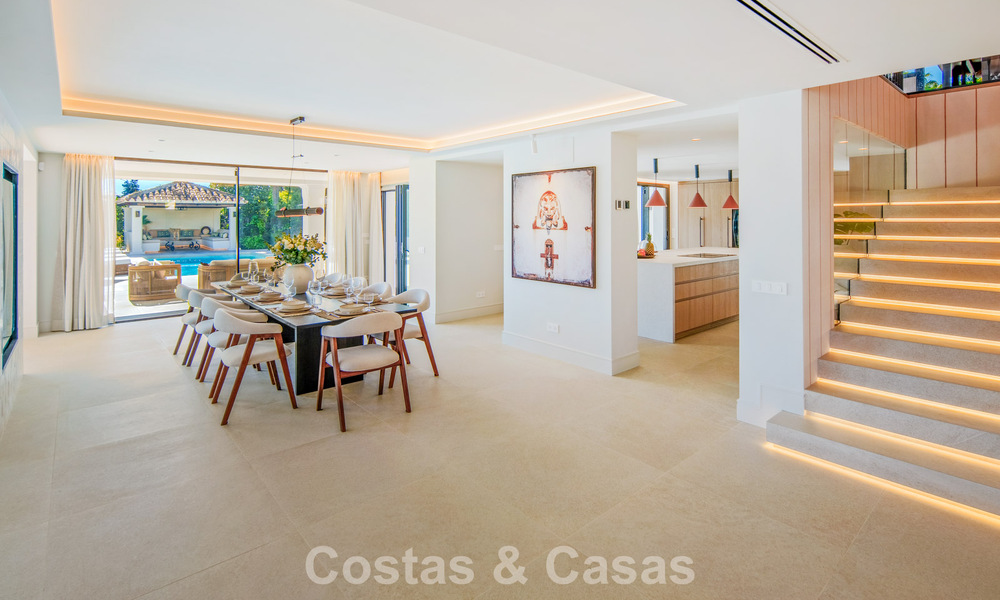 Villa mediterránea de lujo en venta, en primera línea de golf, en una prestigiosa urbanización de Nueva Andalucía, Marbella 803307