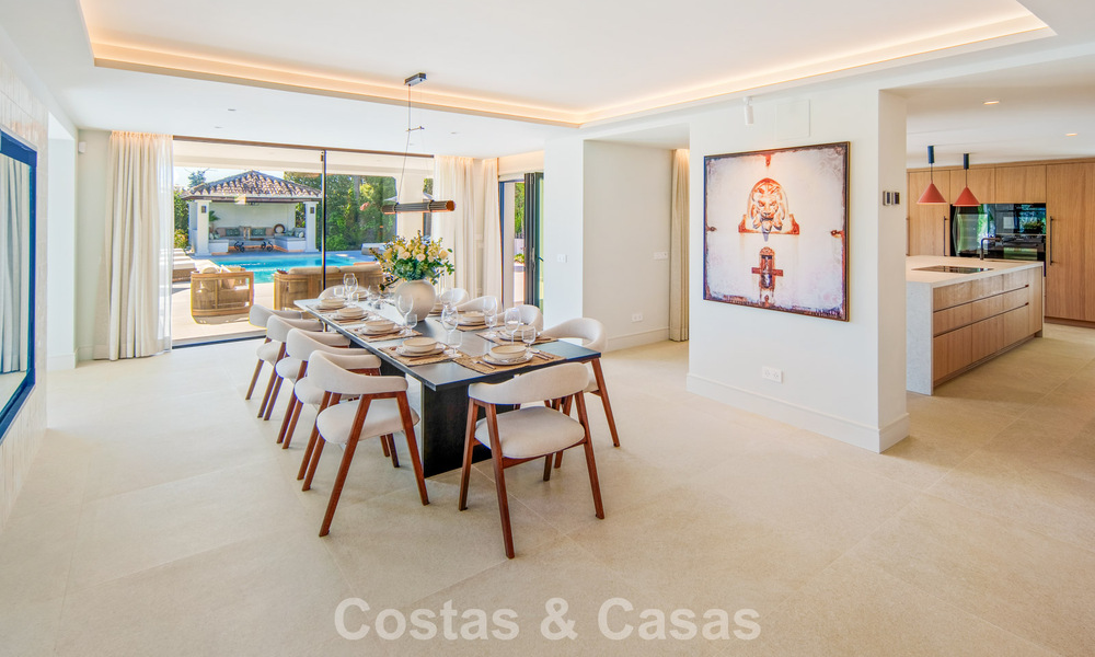 Villa mediterránea de lujo en venta, en primera línea de golf, en una prestigiosa urbanización de Nueva Andalucía, Marbella 803308