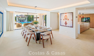 Villa mediterránea de lujo en venta, en primera línea de golf, en una prestigiosa urbanización de Nueva Andalucía, Marbella 803308 