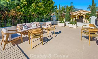 Villa mediterránea de lujo en venta, en primera línea de golf, en una prestigiosa urbanización de Nueva Andalucía, Marbella 803315 