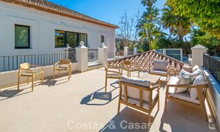 Villa mediterránea de lujo en venta, en primera línea de golf, en una prestigiosa urbanización de Nueva Andalucía, Marbella 803316 