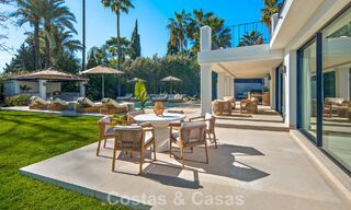 Villa mediterránea de lujo en venta, en primera línea de golf, en una prestigiosa urbanización de Nueva Andalucía, Marbella 803326 