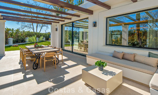 Villa mediterránea de lujo en venta, en primera línea de golf, en una prestigiosa urbanización de Nueva Andalucía, Marbella 803327 