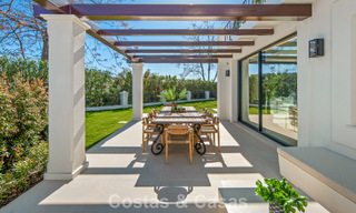 Villa mediterránea de lujo en venta, en primera línea de golf, en una prestigiosa urbanización de Nueva Andalucía, Marbella 803328 