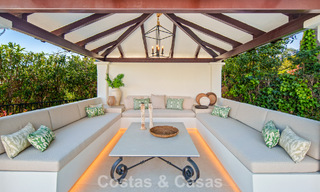 Villa mediterránea de lujo en venta, en primera línea de golf, en una prestigiosa urbanización de Nueva Andalucía, Marbella 803332 