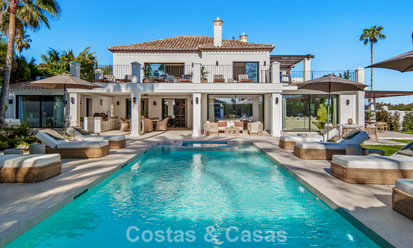 Villa mediterránea de lujo en venta, en primera línea de golf, en una prestigiosa urbanización de Nueva Andalucía, Marbella 803333