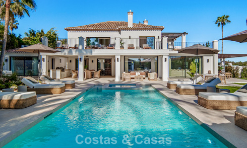 Villa mediterránea de lujo en venta, en primera línea de golf, en una prestigiosa urbanización de Nueva Andalucía, Marbella 803333