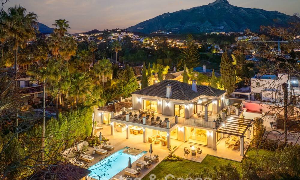 Villa mediterránea de lujo en venta, en primera línea de golf, en una prestigiosa urbanización de Nueva Andalucía, Marbella 803334