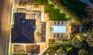 Villa mediterránea de lujo en venta, en primera línea de golf, en una prestigiosa urbanización de Nueva Andalucía, Marbella 803336 