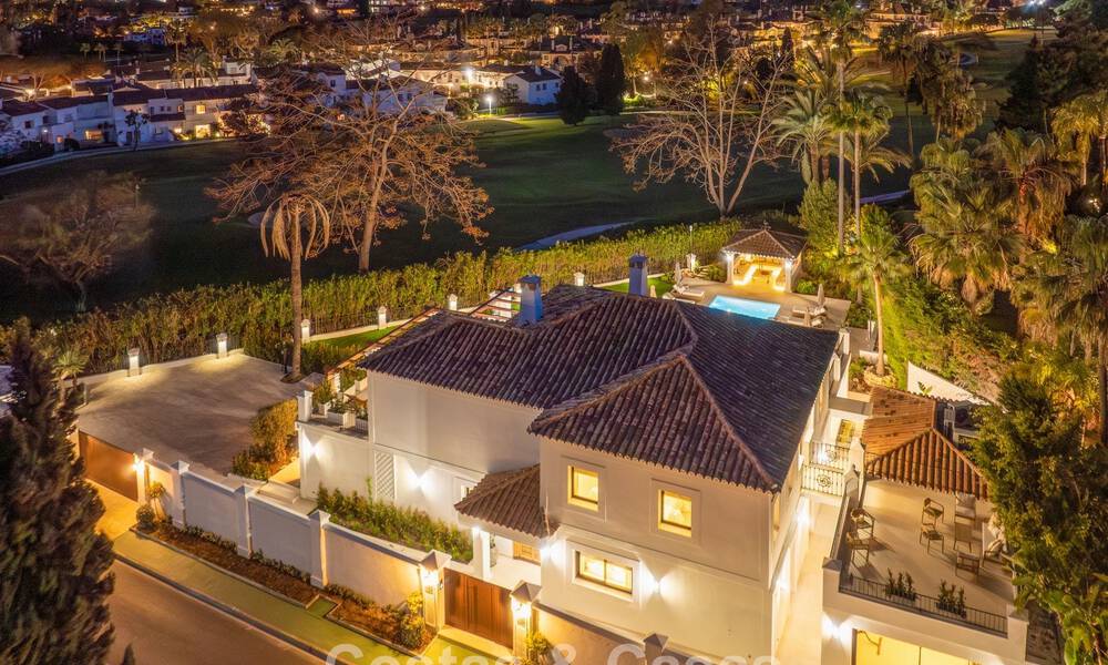 Villa mediterránea de lujo en venta, en primera línea de golf, en una prestigiosa urbanización de Nueva Andalucía, Marbella 803337