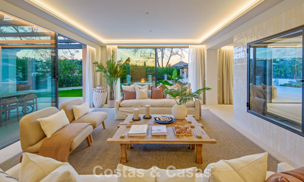 Villa mediterránea de lujo en venta, en primera línea de golf, en una prestigiosa urbanización de Nueva Andalucía, Marbella 803338