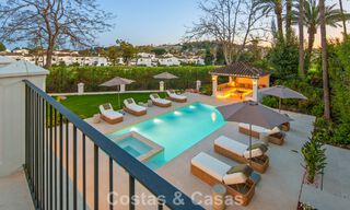 Villa mediterránea de lujo en venta, en primera línea de golf, en una prestigiosa urbanización de Nueva Andalucía, Marbella 803341 