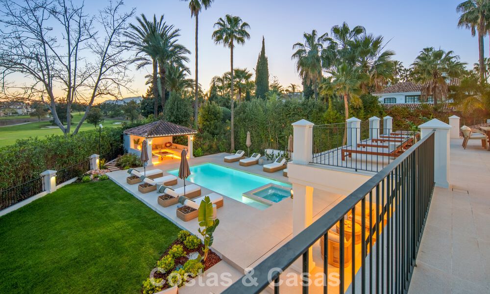 Villa mediterránea de lujo en venta, en primera línea de golf, en una prestigiosa urbanización de Nueva Andalucía, Marbella 803342