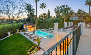 Villa mediterránea de lujo en venta, en primera línea de golf, en una prestigiosa urbanización de Nueva Andalucía, Marbella 803342 