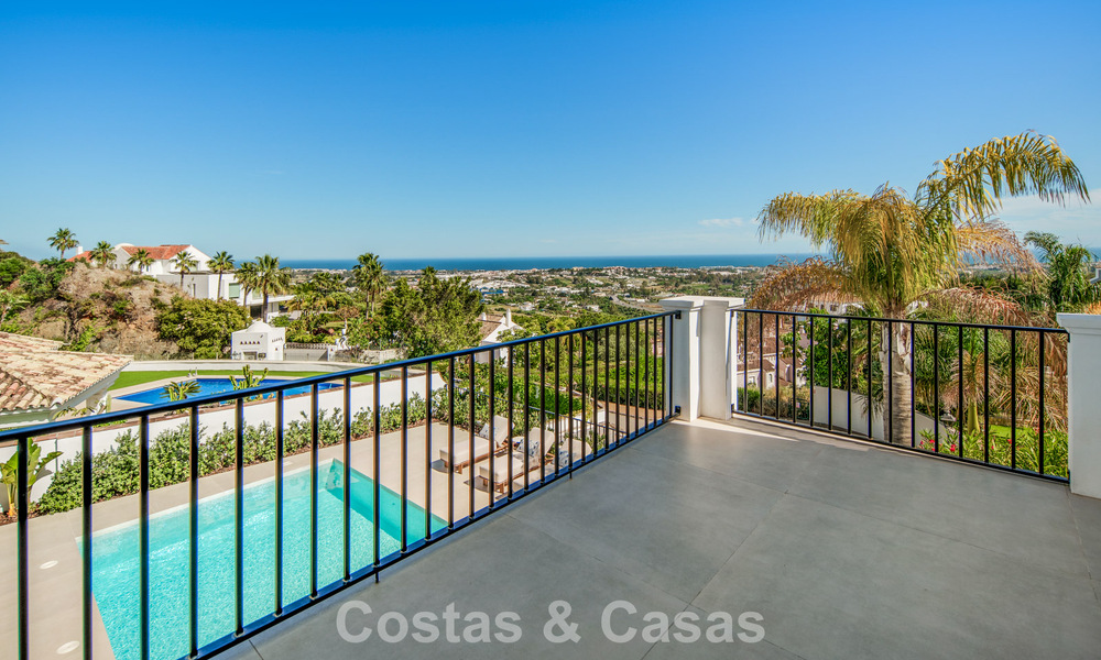 Villa de lujo española contemporánea con vistas panorámicas al mar en venta en Marbella - Benahavís 803388