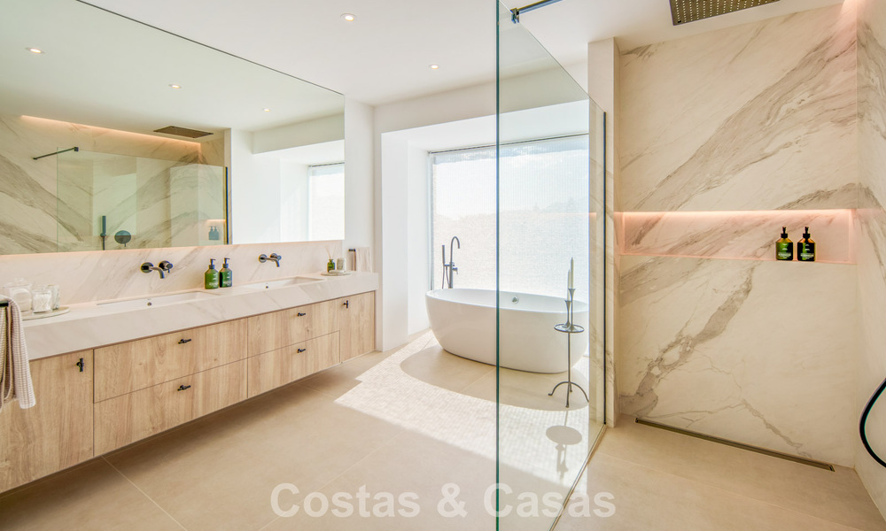 Villa de lujo española contemporánea con vistas panorámicas al mar en venta en Marbella - Benahavís 803389