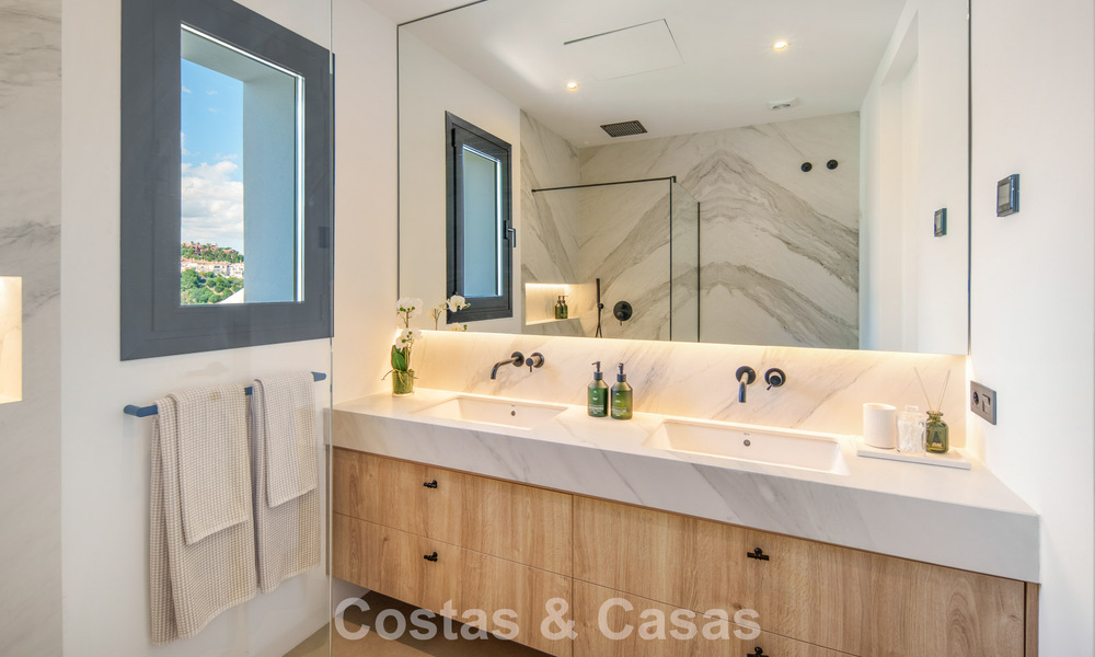 Villa de lujo española contemporánea con vistas panorámicas al mar en venta en Marbella - Benahavís 803395
