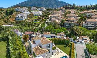 Elegante villa de lujo con arquitectura mediterránea en venta en el Valle del Golf de Nueva Andalucía, Marbella 803404 