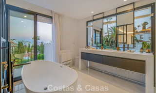 Elegante villa de lujo con arquitectura mediterránea en venta en el Valle del Golf de Nueva Andalucía, Marbella 803406 
