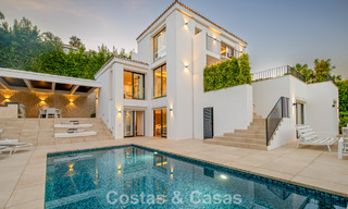 Elegante villa de lujo con arquitectura mediterránea en venta en el Valle del Golf de Nueva Andalucía, Marbella 803407 