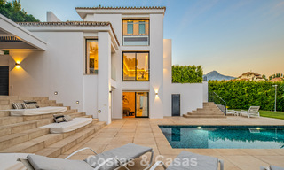Elegante villa de lujo con arquitectura mediterránea en venta en el Valle del Golf de Nueva Andalucía, Marbella 803408 
