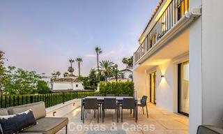 Elegante villa de lujo con arquitectura mediterránea en venta en el Valle del Golf de Nueva Andalucía, Marbella 803409 