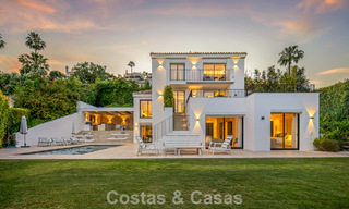 Elegante villa de lujo con arquitectura mediterránea en venta en el Valle del Golf de Nueva Andalucía, Marbella 803415 